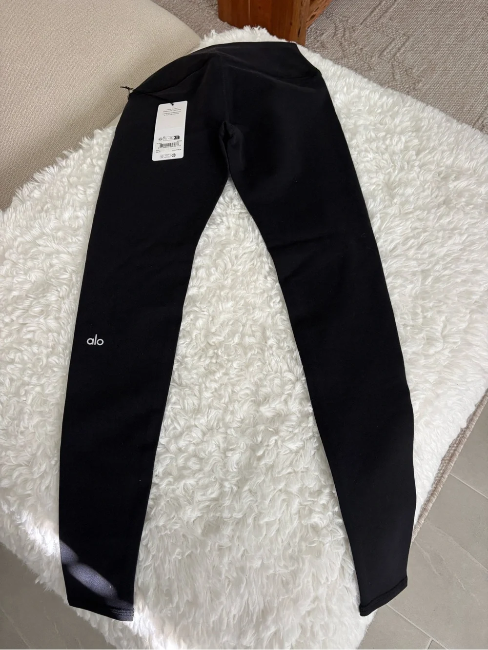 ALO Yoga Airbrush Black High-Rise Logo Leggings